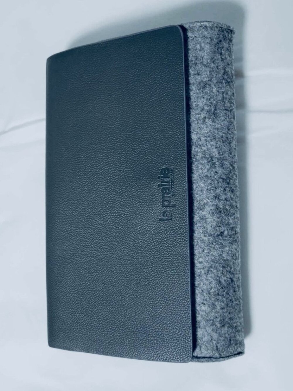 LA PRAIRIE MAKE UP BAG / CLUTCH NWOT